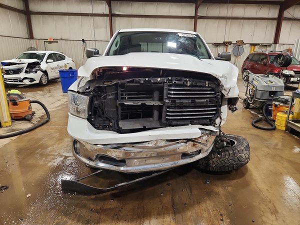 2015 RAM 1500 SLT