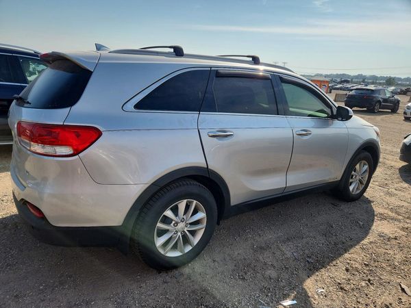 2016 KIA SORENTO L / LX