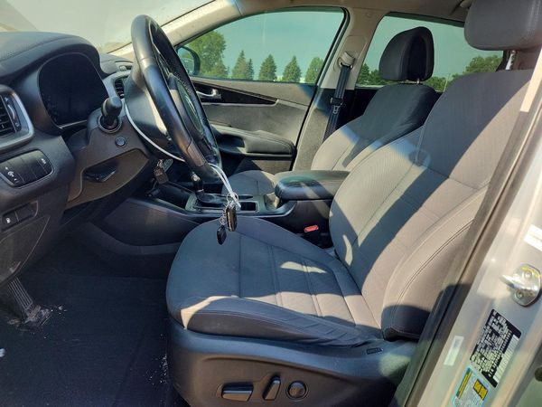 2016 KIA SORENTO L / LX