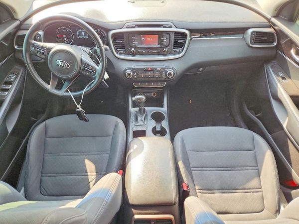 2016 KIA SORENTO L / LX