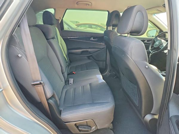 2016 KIA SORENTO L / LX