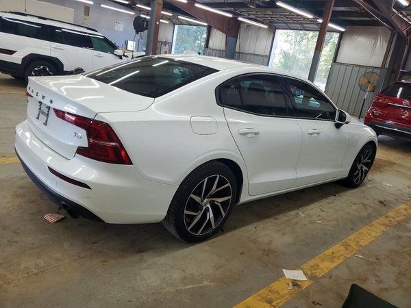 2020 VOLVO S60 Momentum — PSRA