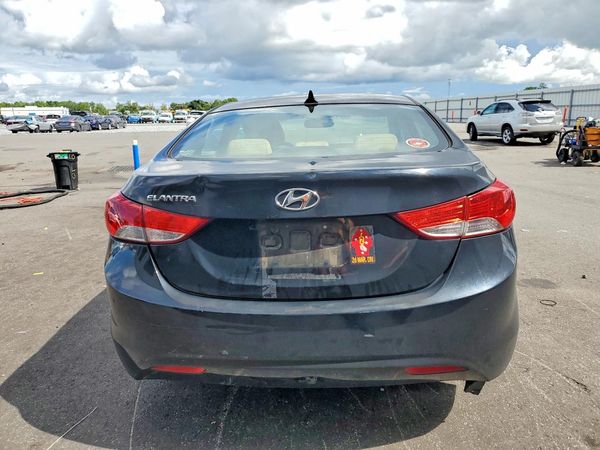 2013 HYUNDAI ELANTRA