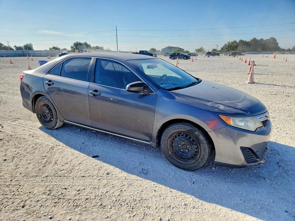 2014 TOYOTA CAMRY