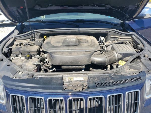2016 JEEP GRAND CHEROKEE Limited — Engine bay