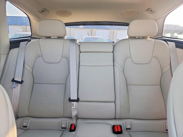2020 VOLVO XC60 Inscription