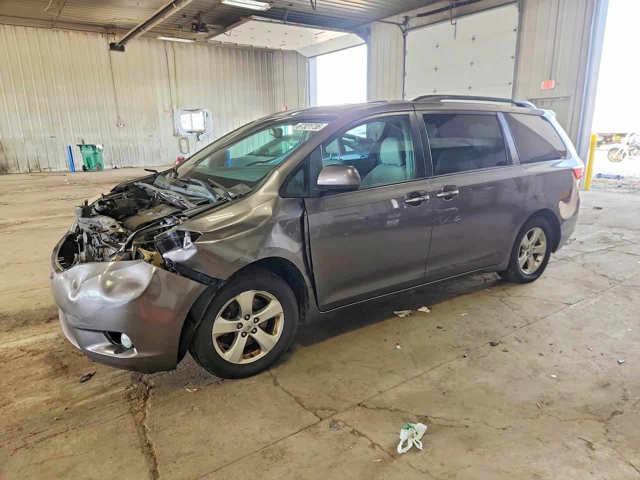 2015 TOYOTA SIENNA