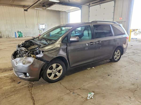 2015 TOYOTA SIENNA