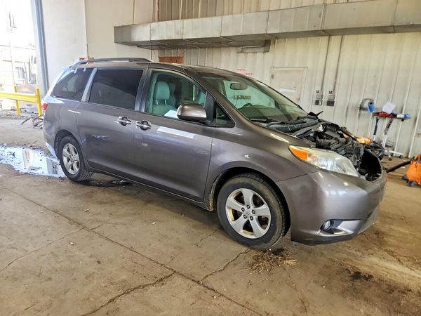 2015 TOYOTA SIENNA