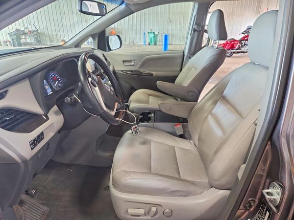 2015 TOYOTA SIENNA