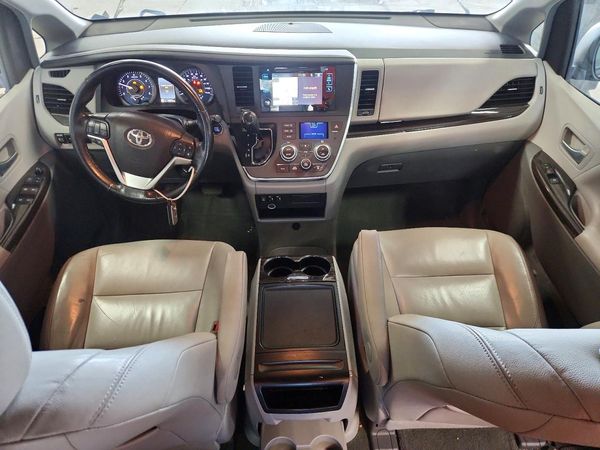 2015 TOYOTA SIENNA