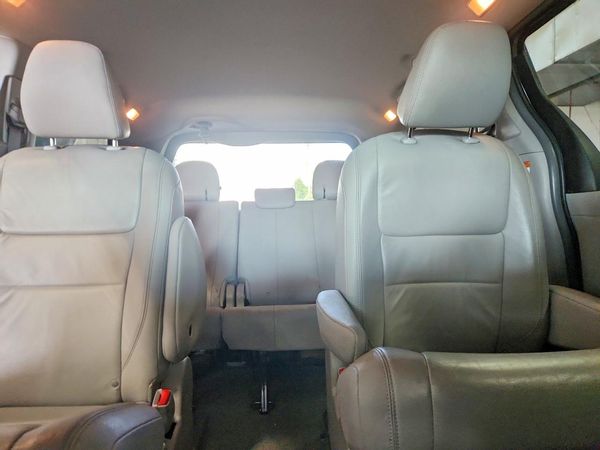 2015 TOYOTA SIENNA