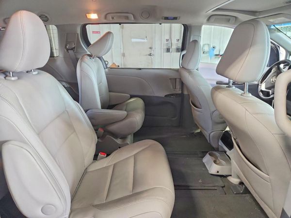 2015 TOYOTA SIENNA