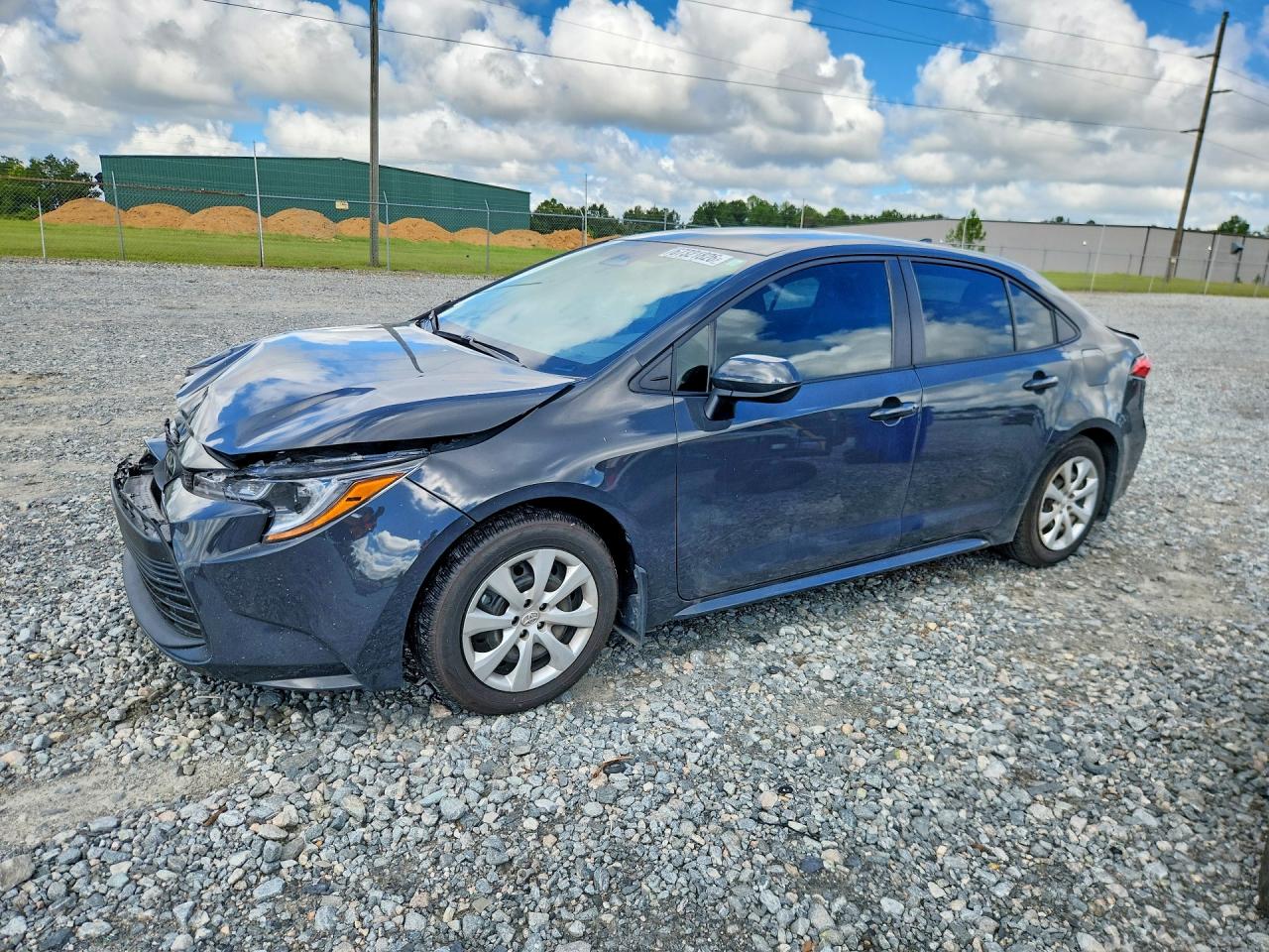 2025 TOYOTA COROLLA LE — Front 3/4