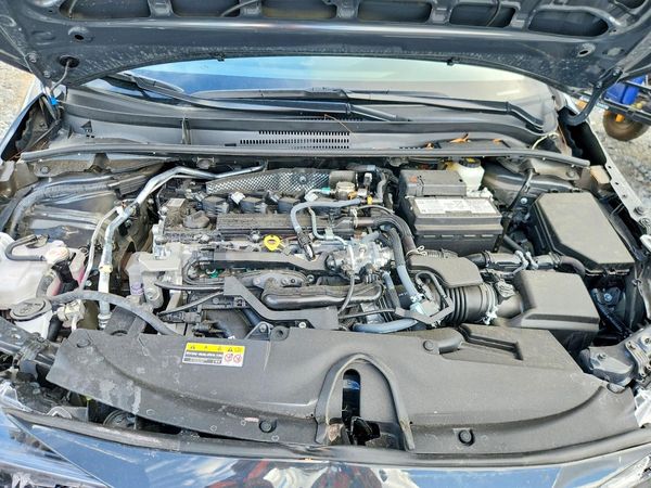 2025 TOYOTA COROLLA LE — Engine bay