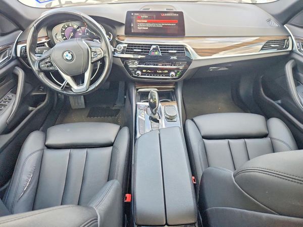 2019 BMW 530