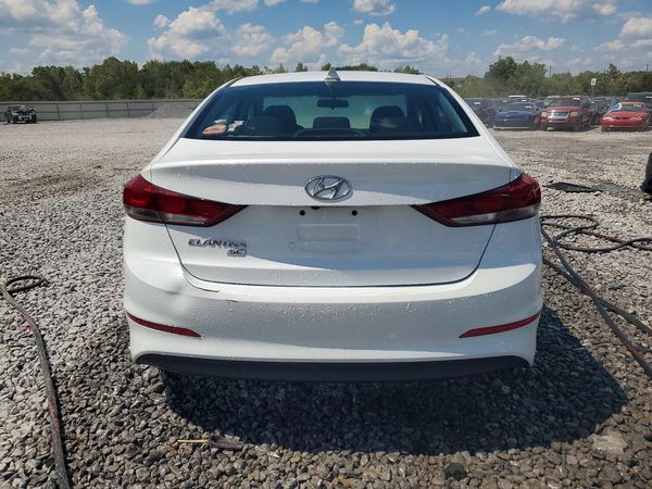 2018 HYUNDAI ELANTRA SE