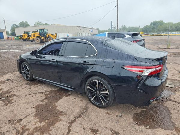 2018 TOYOTA CAMRY