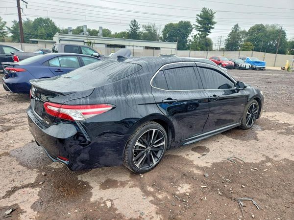 2018 TOYOTA CAMRY