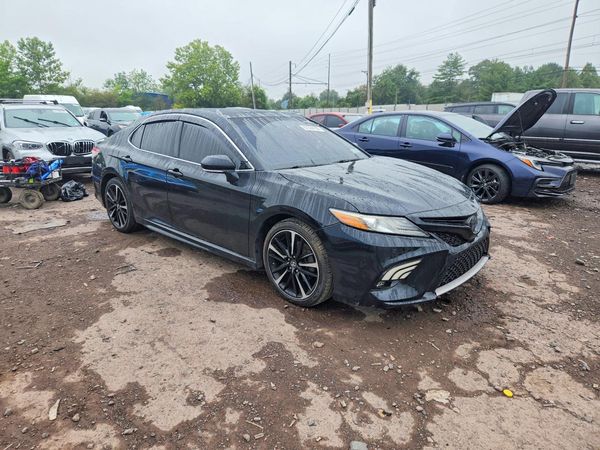 2018 TOYOTA CAMRY