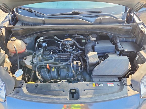 2021 KIA SPORTAGE LX — Engine bay