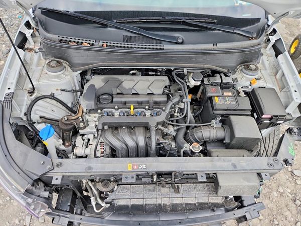 2021 HYUNDAI VENUE SEL & Denim — Engine bay