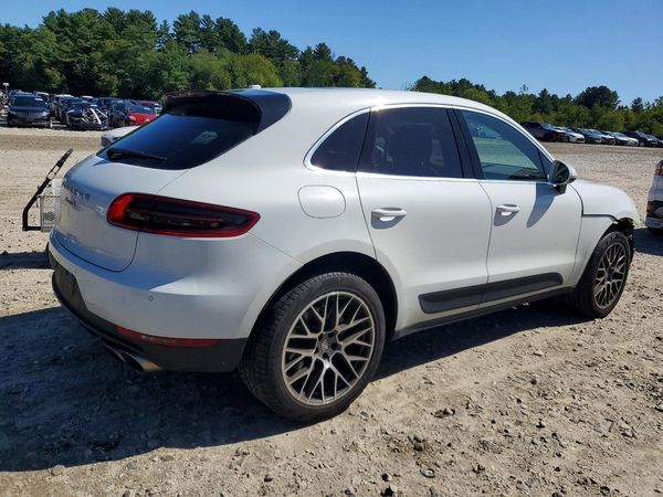 2016 PORSCHE MACAN