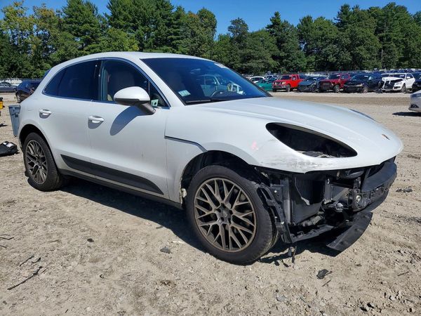 2016 PORSCHE MACAN