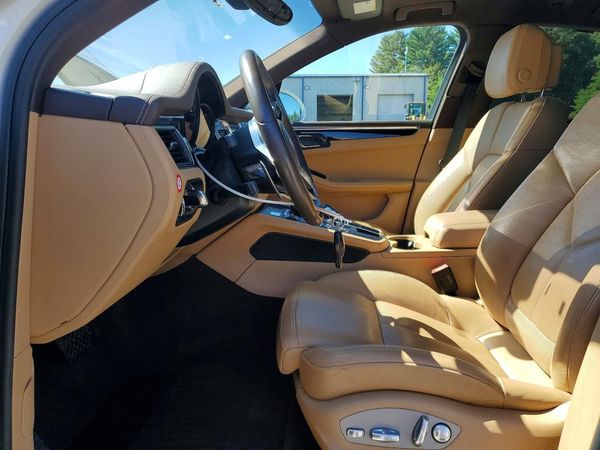 2016 PORSCHE MACAN