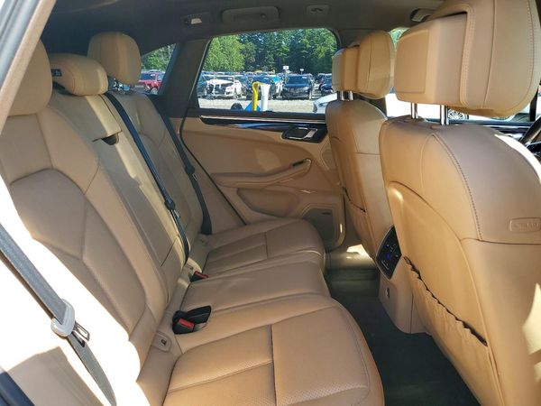 2016 PORSCHE MACAN