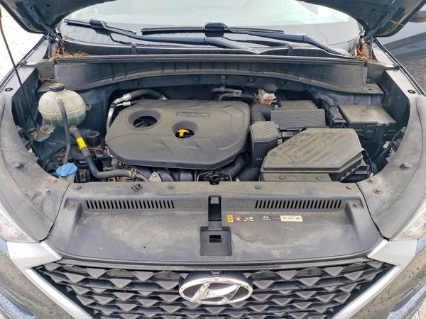 2019 HYUNDAI TUCSON SE — Engine bay