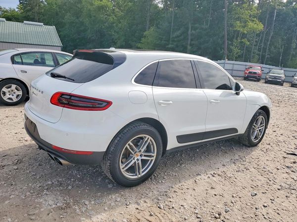 2015 PORSCHE MACAN