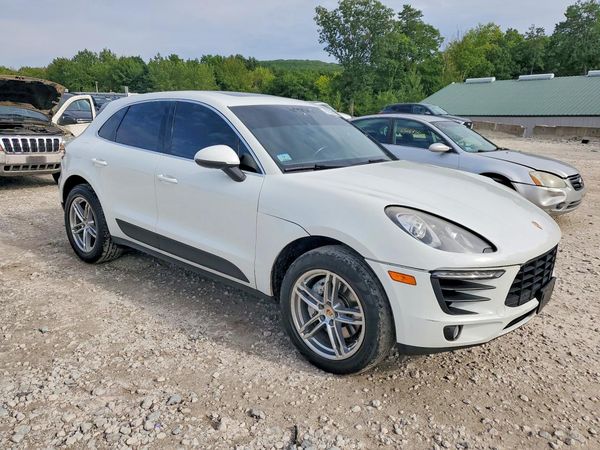 2015 PORSCHE MACAN