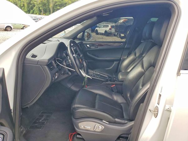 2015 PORSCHE MACAN