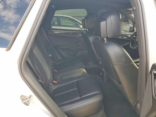2015 PORSCHE MACAN