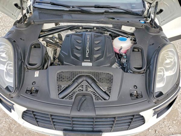 2015 PORSCHE MACAN