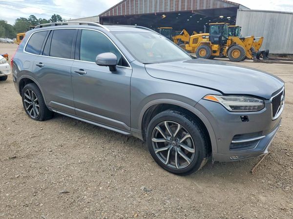2016 VOLVO XC90 SV42 Momentum — Passenger 3/4