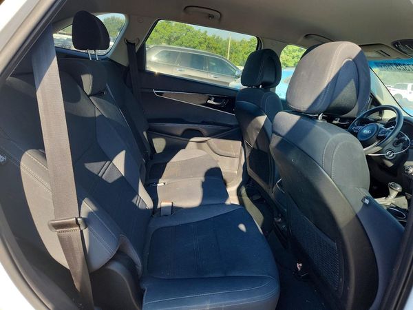 2017 KIA SORENTO L, LX
