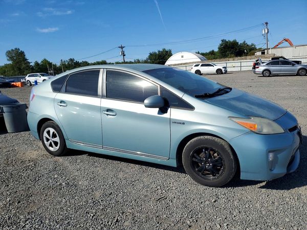 2013 TOYOTA PRIUS