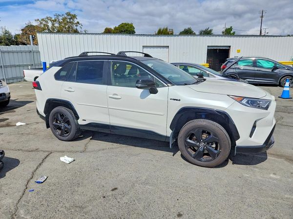 2020 TOYOTA RAV4 XSE HV — Passenger 3/4