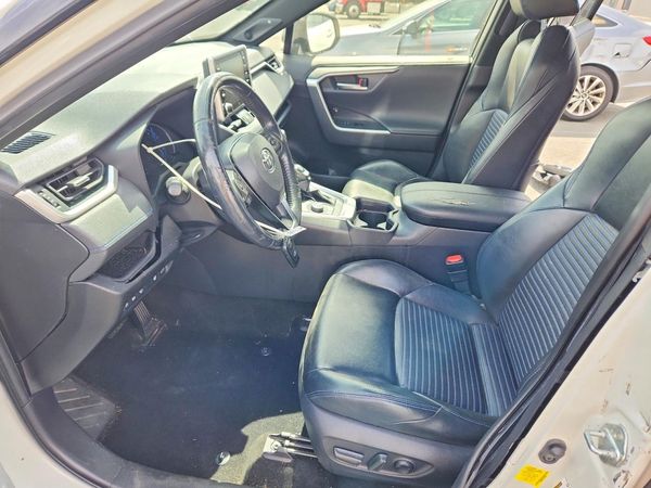 2020 TOYOTA RAV4 XSE HV — DENT