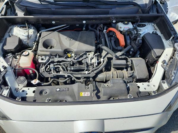 2020 TOYOTA RAV4 XSE HV — Engine bay