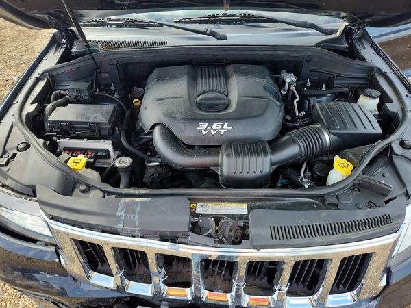2013 JEEP GRAND CHER Laredo — Engine bay