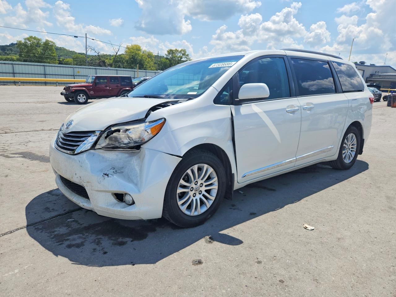 2017 TOYOTA SIENNA
