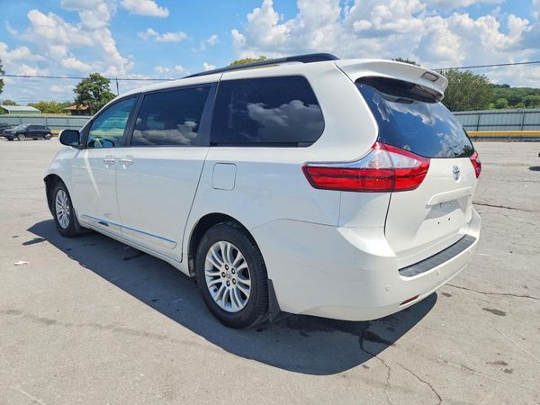 2017 TOYOTA SIENNA