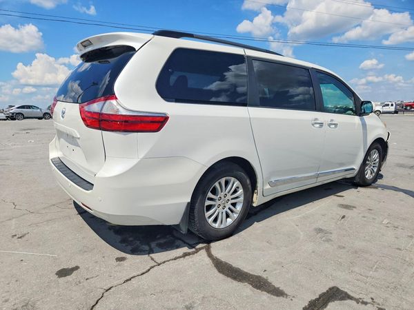 2017 TOYOTA SIENNA