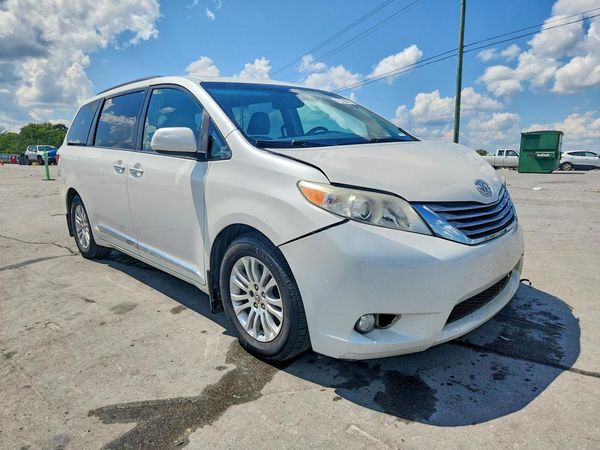 2017 TOYOTA SIENNA