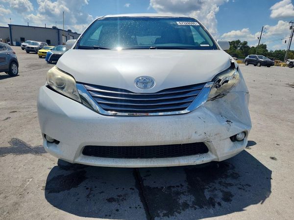 2017 TOYOTA SIENNA