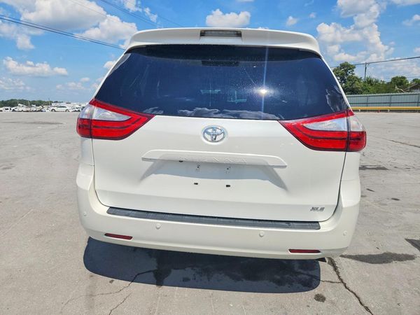 2017 TOYOTA SIENNA