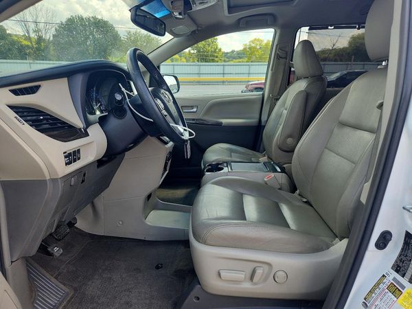 2017 TOYOTA SIENNA